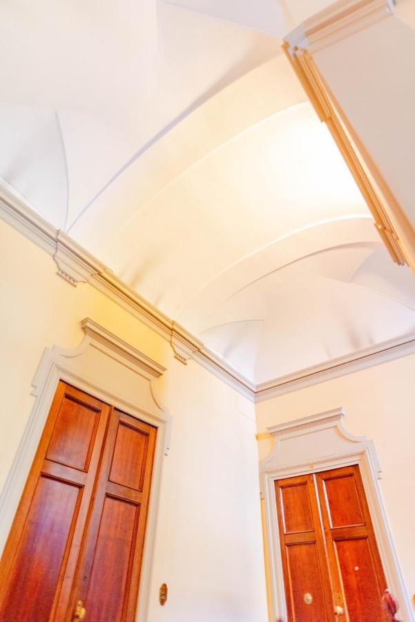 Apartment The Queen By Happyhostorino Turin